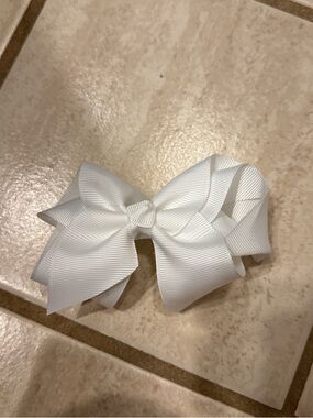 Elegant White Grosgrain Bow Clip